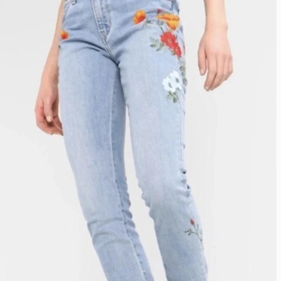 NEW Levi's Limited Edition Poppy Embroidered Jeans 26 - Picture 5 of 13